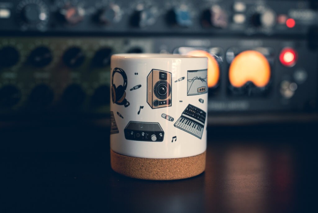 Tasse Projet Home Studio 10 Ans - Vue de Côté