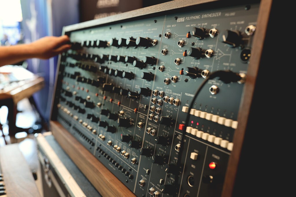 Un synthétiseur Korg